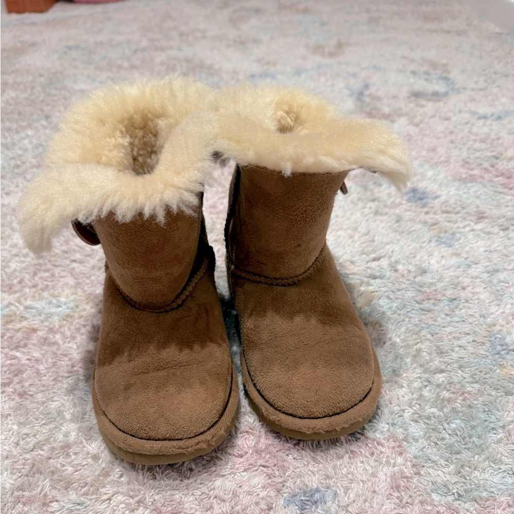 Ugg boots  kid bailey button - size 10t